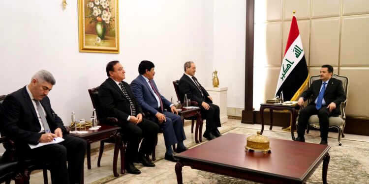 السوداني يستقبل وزير الخارجية السوري