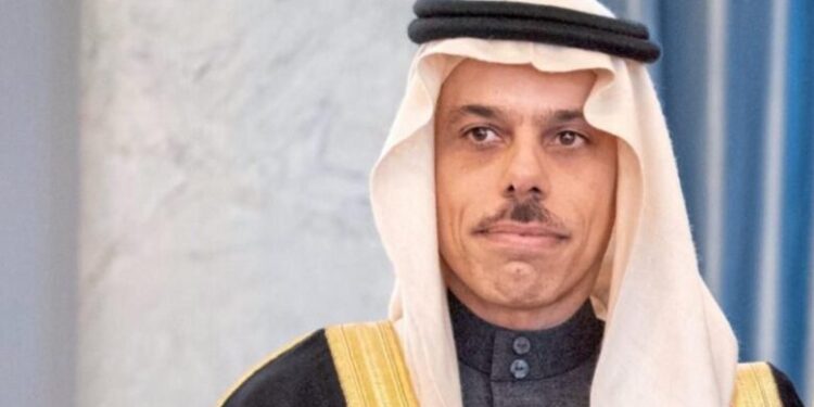 وزير الخارجية السعودي يزور طهران حاملا رسالة من الملك سلمان