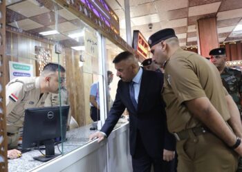 الشمري يزور دائرة البطاقة الوطنية في الكرادة ويوجه بتسهيل انجاز معاملات المواطنين