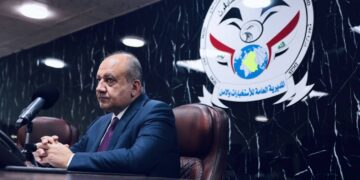 وزير الدفاع يعقد “اجتماعا امنيا” في مقر المديرية العامة للاستخبارات والأمن