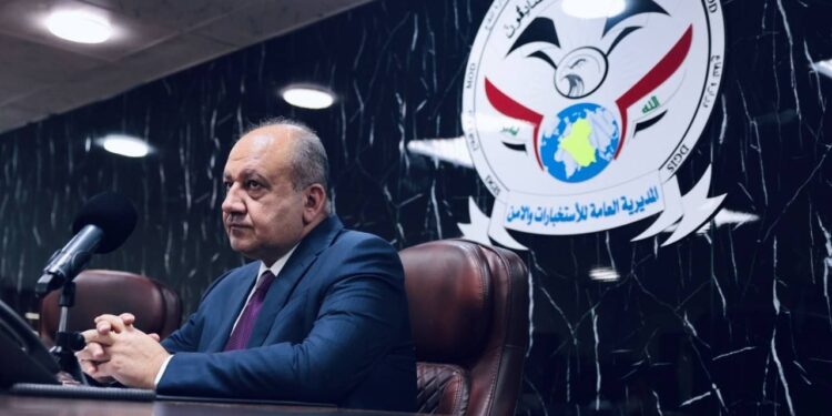 وزير الدفاع يعقد “اجتماعا امنيا” في مقر المديرية العامة للاستخبارات والأمن