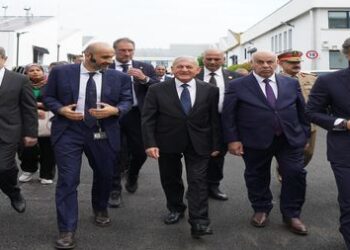 رئيس الجمهورية يزور المناطق الصناعية في رومانيا