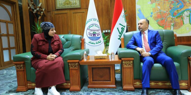 امين بغداد يلتقي الشابة مارية رسالة رئيس الوزراء