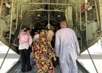الخارجية تعلن اجلاء 161 عراقياً من السودان