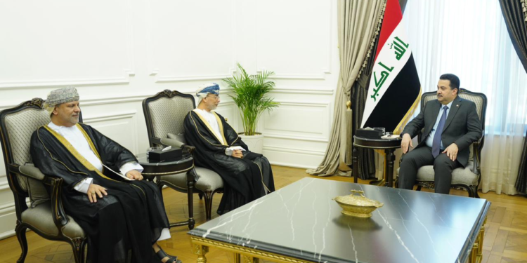 السوداني يستقبل السفير العماني لدى العراق