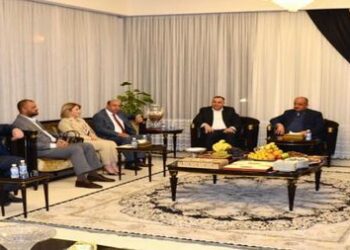 لجنة نيابية تبحث مع وزير الدفاع “عودة المفسوخة عقودهم”