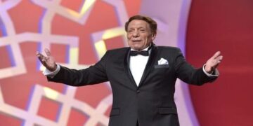 الفنان عادل امام يقاضي وزير المالية المصري