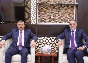 وزير الداخلية يلتقي رئيس الهيئة الوطنية للمساءلة والعدالة والبحث بــ (التعاون والتنسيق المشترك)