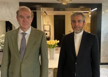 ايران .. كبير المفاوضين يجري مباحثات مع إنريكي مورا في الدوحة