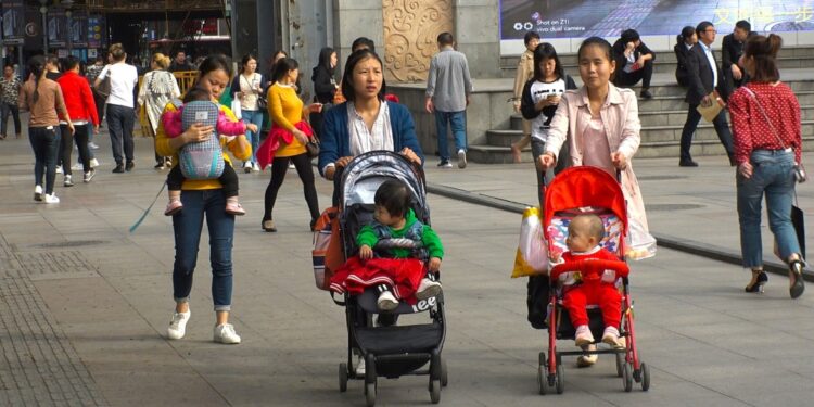 الصين .. تلقيـــح صناعي وعلاجـــات خصوبة مجانية