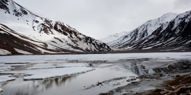 الأنهار الجليدية في الهملايا تذوب بــ”سرعة غير مسبوقة” ,,, مليار شخص مهددون
