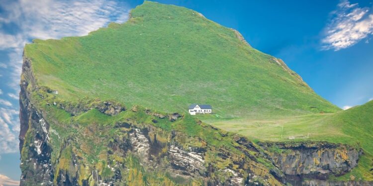 قصة المنزل الأكثر عزلة في العالم الذي بُني منذ نحو 70 عاماً