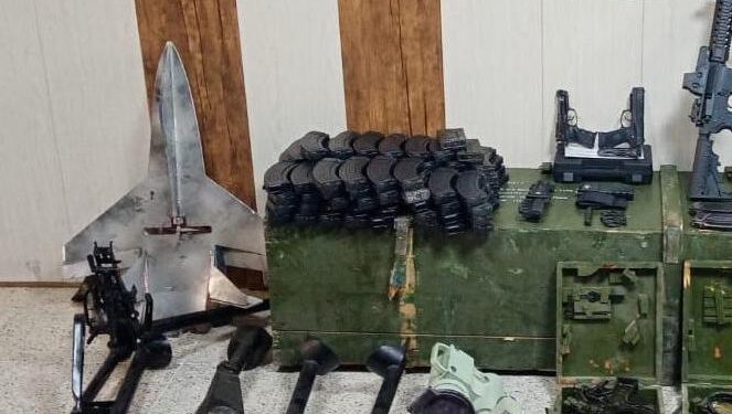 صورة لضبط طائرة مسيرة وكدس أسلحة في بغداد