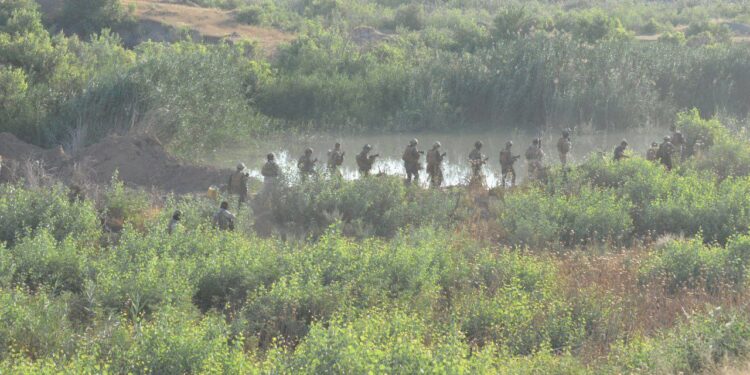 نينوى .. عملية من (8 محاور لمطاردة) مطلوبين