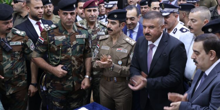 الشمري يعلن تسلم الملف الأمني لــ 6 محافظات