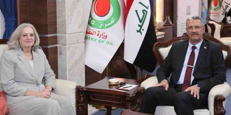 السفيرة الأميركية تكشف مضمون مباحثاتها مع وزير النفط