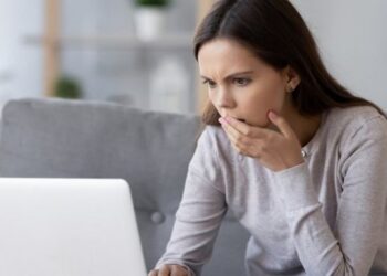 دليـــل الفتيات لمواجهة الابتزاز الإلكتروني