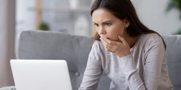 دليـــل الفتيات لمواجهة الابتزاز الإلكتروني