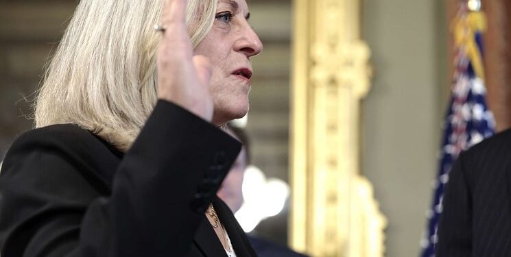 السفيرة الأميركية تعلن (دعم بلادها الكامل) لفئة من المنظمات المدنية