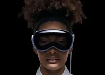 نظارة آبل للواقع المختلط تمنح الجراحيـــن قوى خارقة