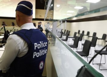 بلجيكا .. رجل يقتل والدته ويضع أجزاء من جثتها في ثلاجة