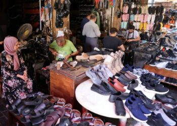 لبنان .. مهن تستعيد الحياة على رفات اقتصادها