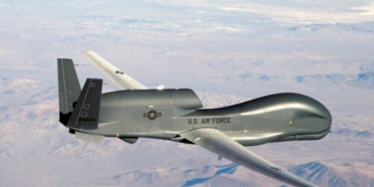 مقاتلة روسية تصيــب مسيرة أمريكية بـ”قذيفة نارية” في سماء سوريا