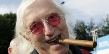 إذاعي في BBC يعتدي جنسيا على الأحياء والأموات لمدة 54 عاما
