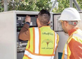 خبراء ونواب يدعون لإكمال مشروع “الكيبل الضوئي”