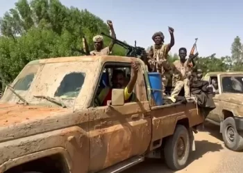 السودان.. الجيش يدعو “القادرين على حمل السلاح” إلى التسجيـــل
