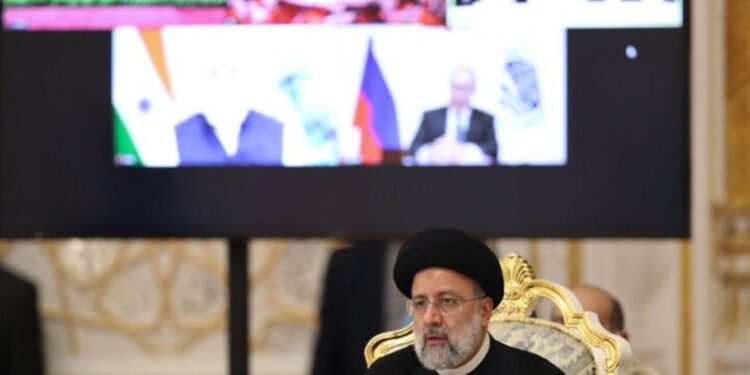 الرئیس الایراني في أول خطاب كعضو بمنظمة شنغهاي “يدعــو إلى التخلي عن الدولار”