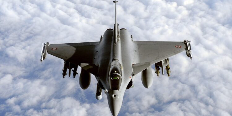 العراق يسعى إلى “تنويــــع” مقاتلاته الجوية