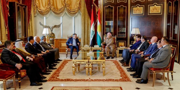 مسعود بارزاني يستقبل الكربولي