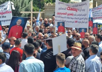 تظاهرة لأكبر تجمع مسيحي بالعراق يطالب الرئيس بــ”العدول عن مرسوم” بشأن ساكو