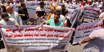 بغداد .. تظاهرات تندد بشح المياه وانحسار مناسيبها