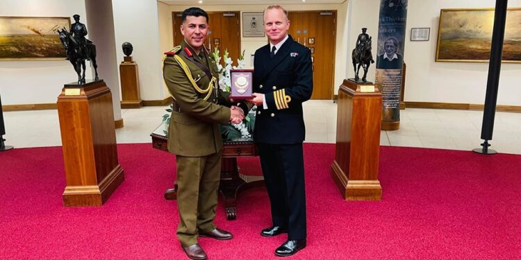 ضابط من البيشمركة يحصل على “شهادة علمية رفيعة” من كلية الأركان البريطانية