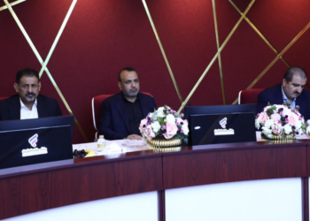 وزير العمل يدعو إلى (مشاريع مشتركة مع الصناعيين الإيرانيين)