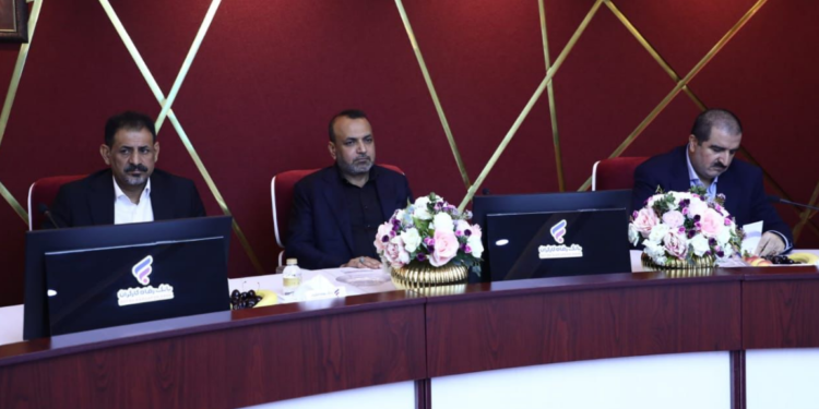 وزير العمل يدعو إلى (مشاريع مشتركة مع الصناعيين الإيرانيين)