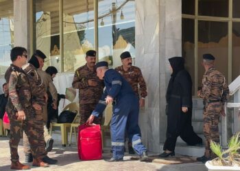 اندلاع حريق قرب “مرقد الإمام علي” وإنقاذ عشرات الزوار