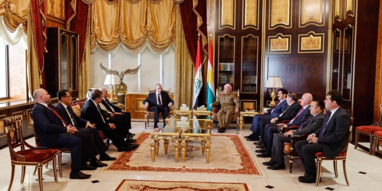 مسعود بارزاني يلتقي النجيفي