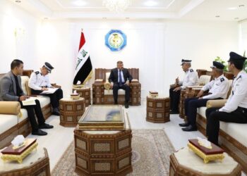 وزير الداخلية يوجه رجال المرور باعتقال من يعتدي عليهم والعمل بحق “الدفاع الشخصي”