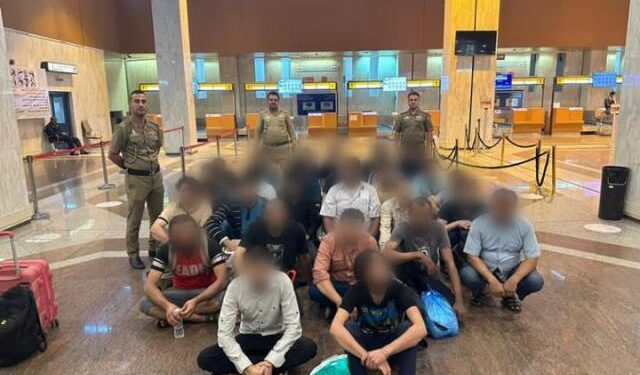 الاعلان عن اعتقال (30 شخصاً) في مطار البصرة