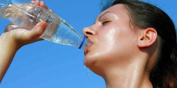 13 نصيحة للوقاية من مخاطر الشمس وموجات الحر