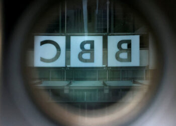 الــ “BBC” تحقق بدفع مذيع كبير أموالا لـــقاصر مقابل صور فاضحة