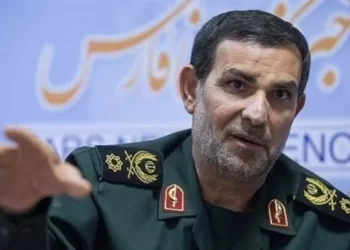 الحرس الثوري الايراني يحذر من “تفريغ نفط إيراني من ناقلة محتجزة”