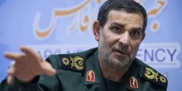 الحرس الثوري الايراني يحذر من “تفريغ نفط إيراني من ناقلة محتجزة”