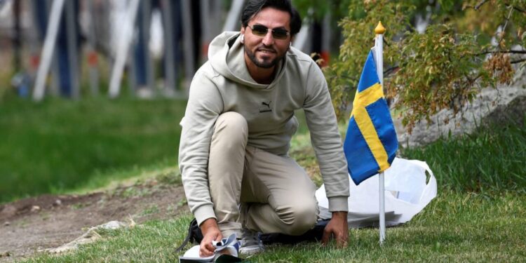 السويد تعيد النظر في تصريح إقامة “سلوان موميكا”