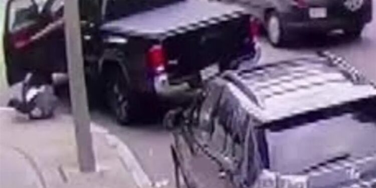 بوسطن .. لص يسرق شاحنة و يعيد طفل بداخلها إلى أهله