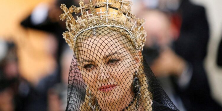 مادونا .. صديقة الطفولة ورفيقة الدرب