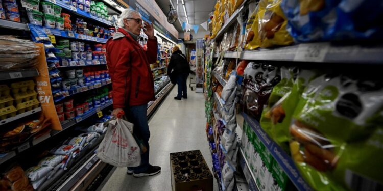 التضخم يهدد 10 دول بتبعات قاسية في 2024